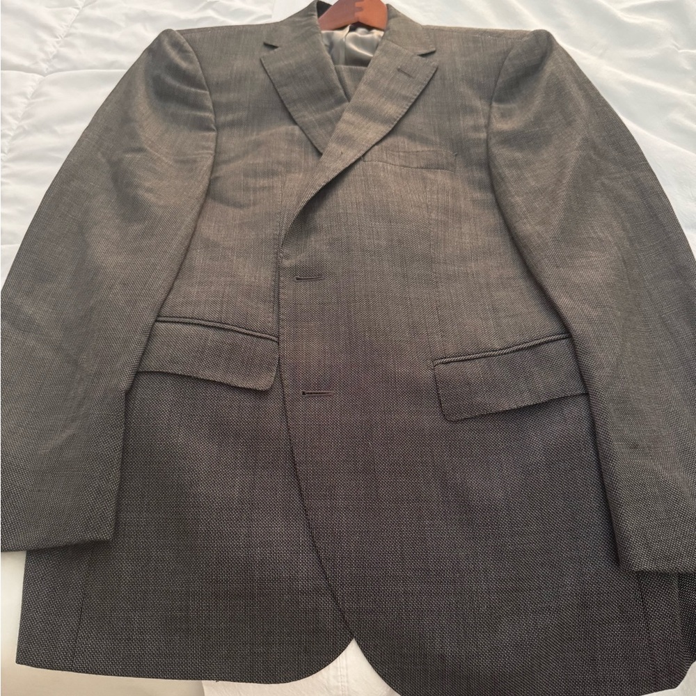 Hugo Boss Gray Wool Suit with Notch Lapel